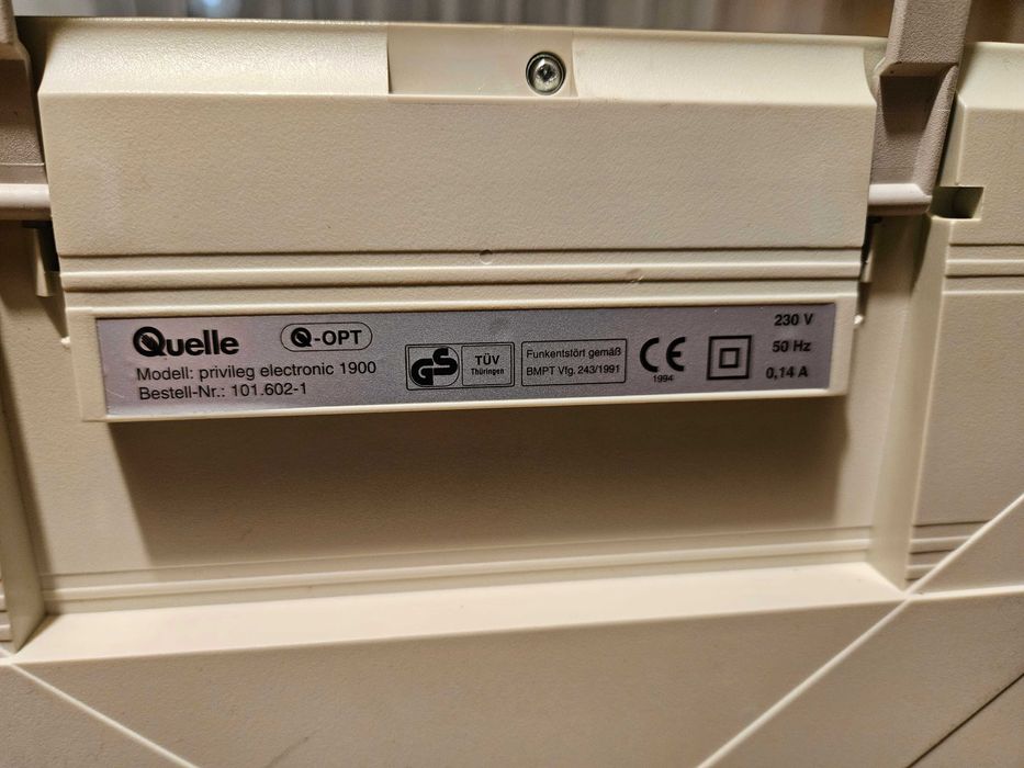 Elektroniczna maszyna do pisania "privileg electronic 1900"