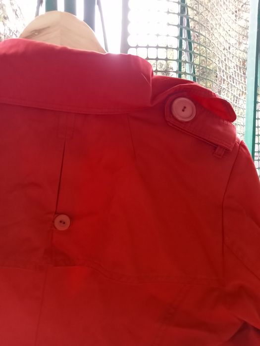 Piękny płaszczyk prochowiec krótki