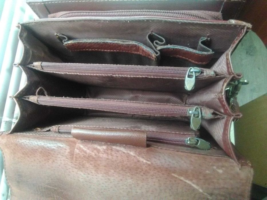 Барсетка кожаная с ключем в отличном состоянии