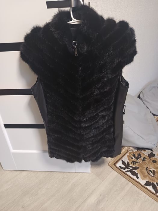 Безрукавку Пісец с кожой