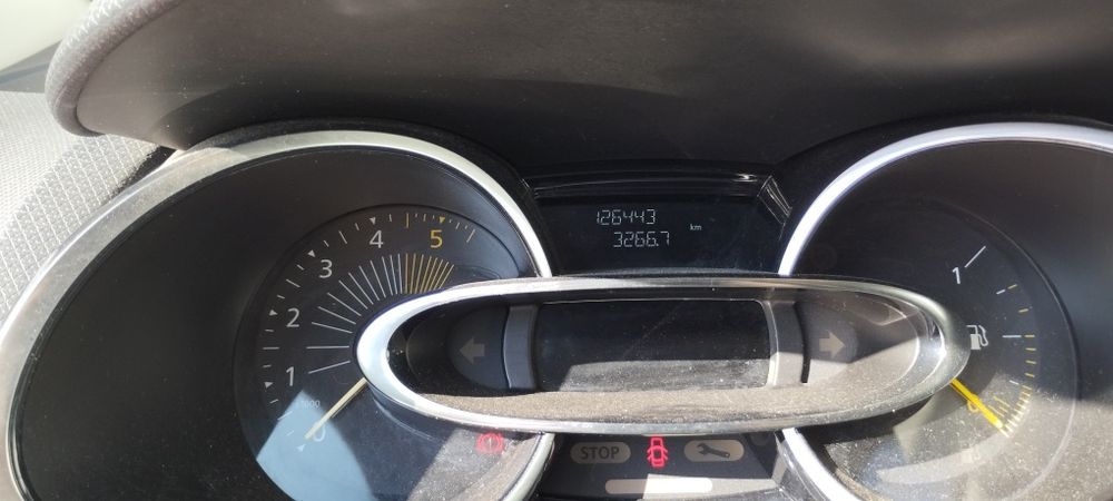 Renault Clio carrinha muito bonita e com muita qualidade .Tem garantia  de 18 meses de comum acordo . Pode ver mais pormenores em Dannycar.pt