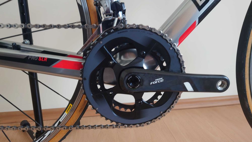 Rower szosowy Boardman C8 PRO SLR