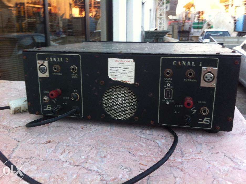 P.a. Profissional Constituido Por 1 Amplificador E 4 Colunas De 800 Wa