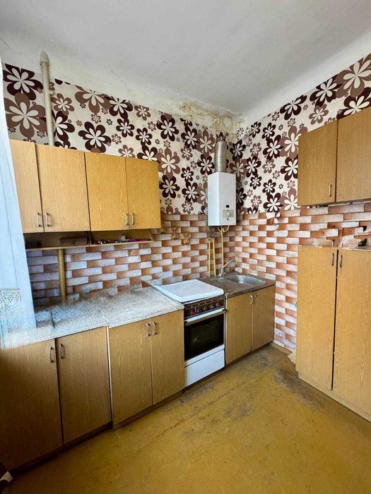 Двокімнатна “сталінка” біля Парку Шевченка