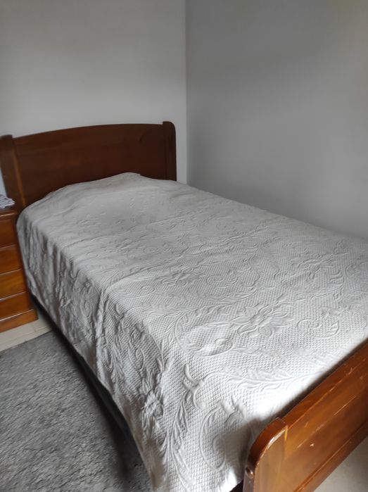 Quarto privado cozinha e casa de banho comum