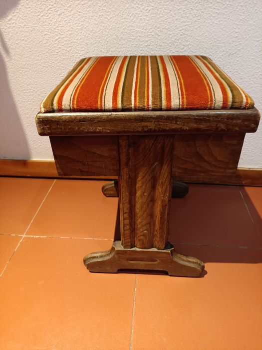 Banco de costura marca Singer