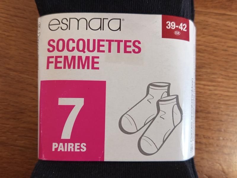 Комплект черных носков эсмара,7 пар. 39/42 размер.
Esmara