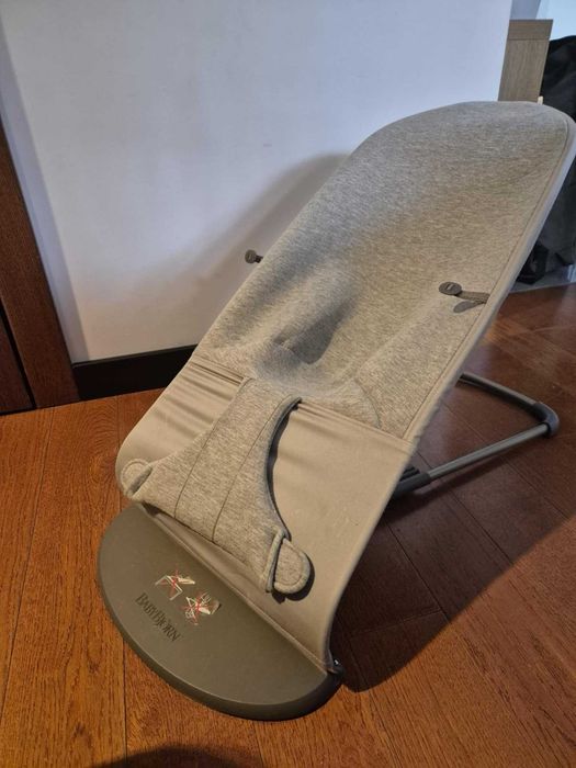 leżaczek BabyBjorn - materiałowy kolor szary