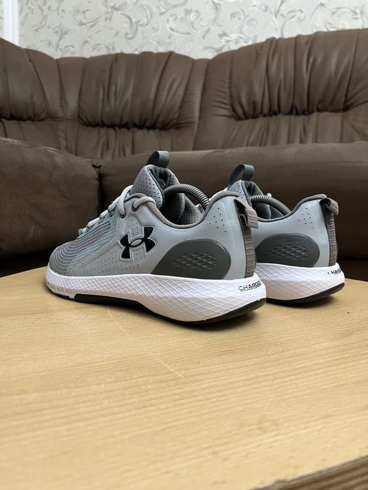 Under Armour Charged Commit TR 3
