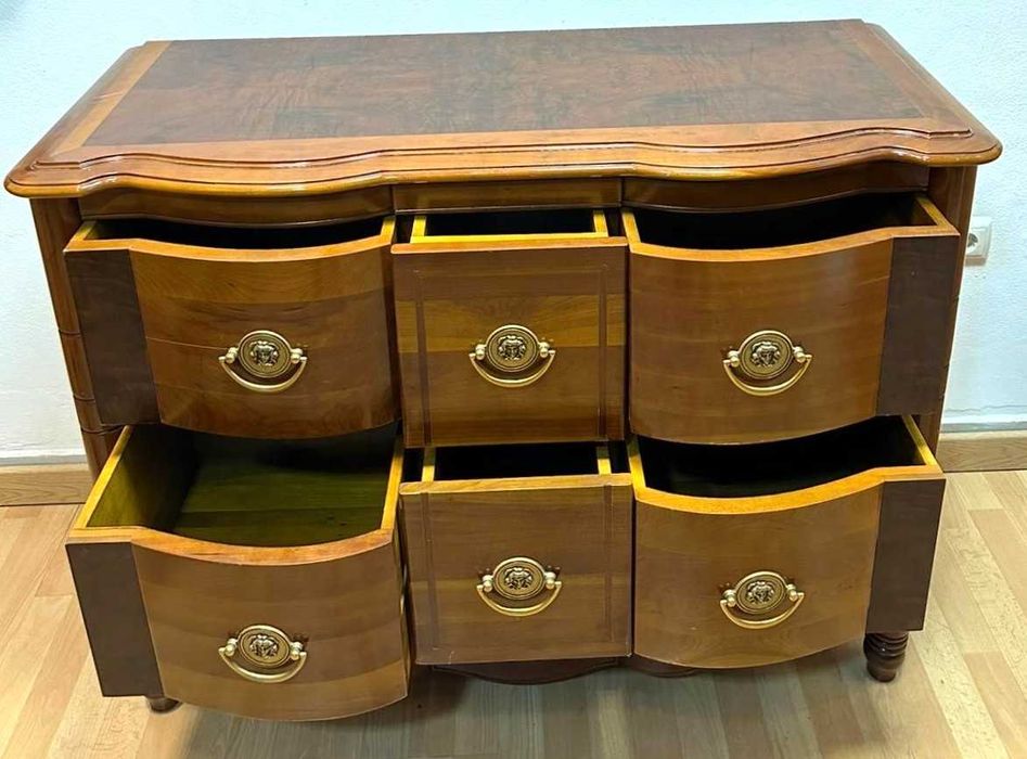 Comoda antiga, de seis gavetas  altura 90 cm