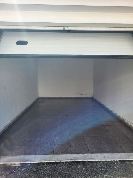 Arrenda-se Garagem com Agua e Luz