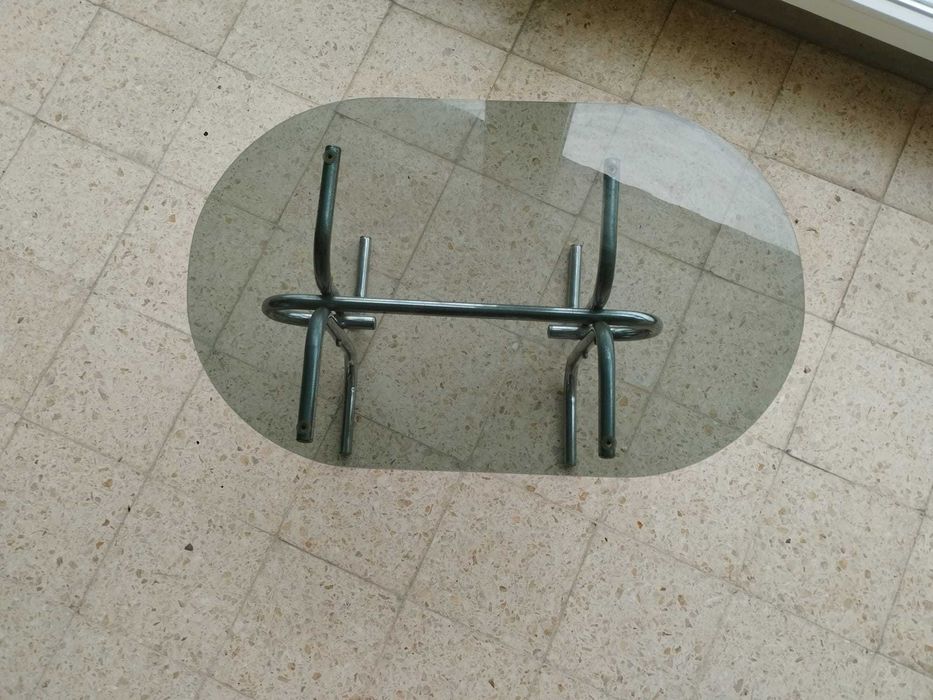 Mesa Centro em Vidro Temperado com Base Tubular Cromada Vintage