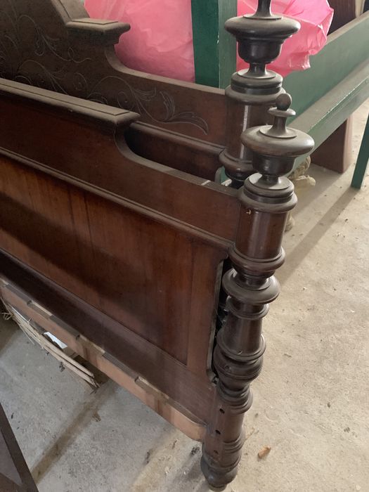 Cama antiga muito bonita