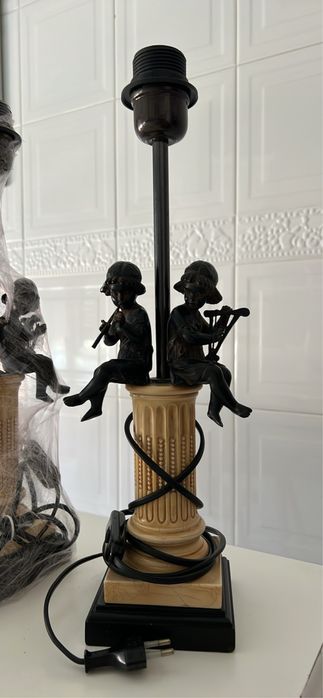 Par candeeiros de mesa
