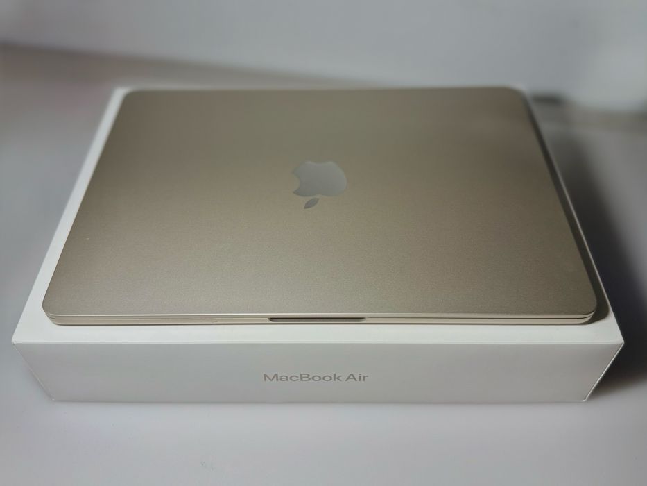 Apple MacBook Air 13" , 8-rdzeniowy procesor M3 (GPU 8 rdzeni), RAM 16 GB, dysk 256 GB