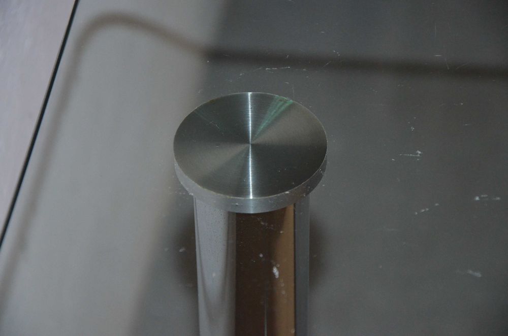 Stolik kawowy ze szklanym blatem