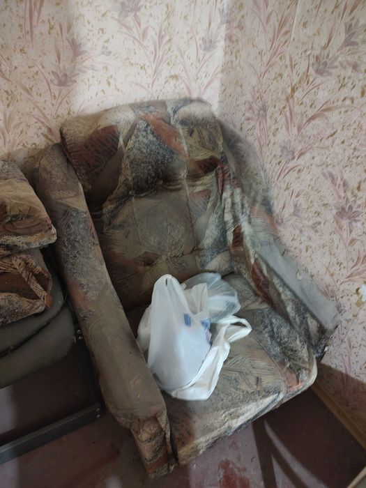 Отдам старую мебель