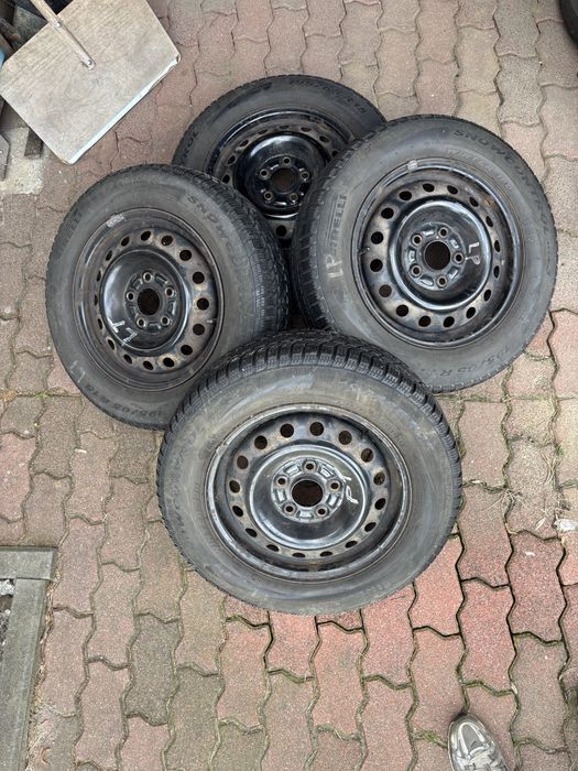 Opony zimowe na stalowkach 195/65/15