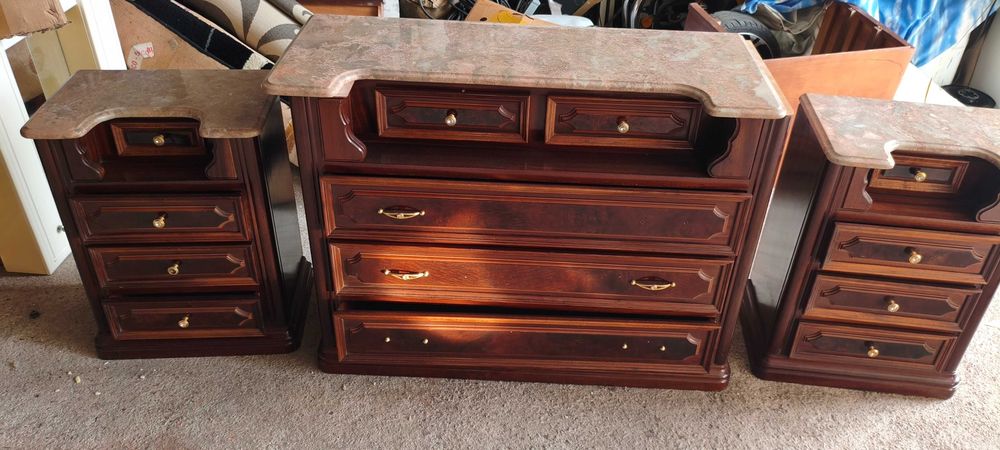 Cómoda mais 2 mesinhas