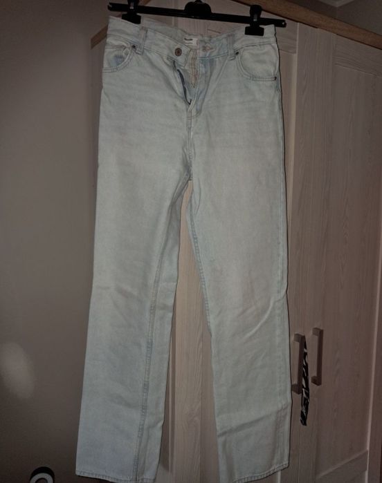 Jeansy marki BERSHKA