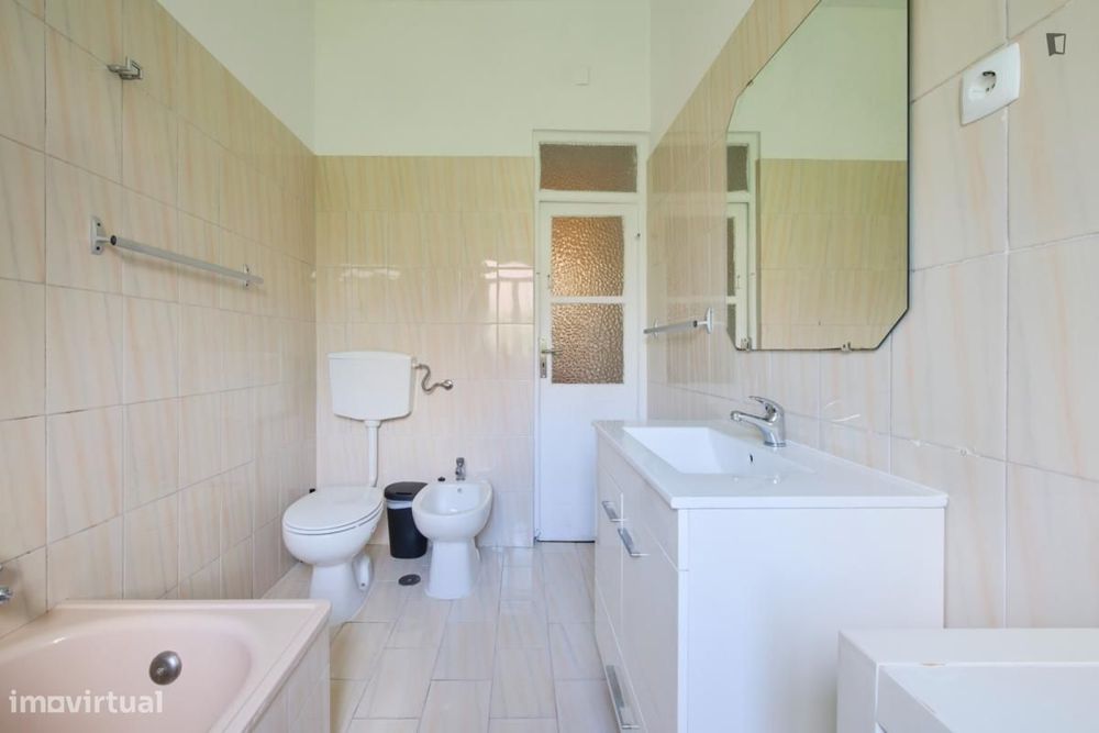 Quarto - localizado em São Bento Lisbon