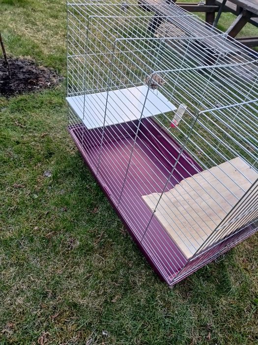 Klatka dla gryzoni lub papug.