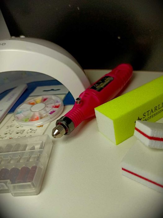 Стартовий набор для манікюру. Фрезер, лампа, база, топ, лак, матеріали