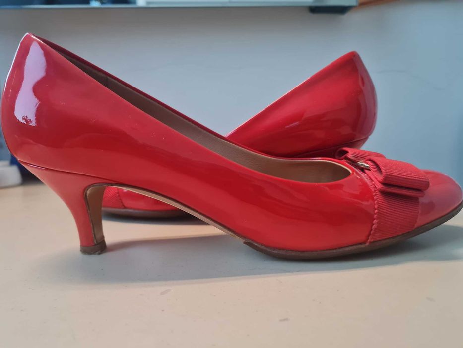 Ferragamo 36 muito bom