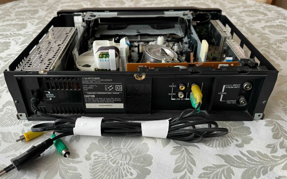 касетний відеомагнітофон TOSHIBA