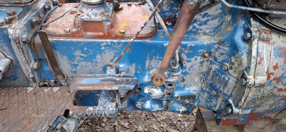 Ciagnik URSUS C 330 czesci silnik skrzynia  most mechanizm kolumna