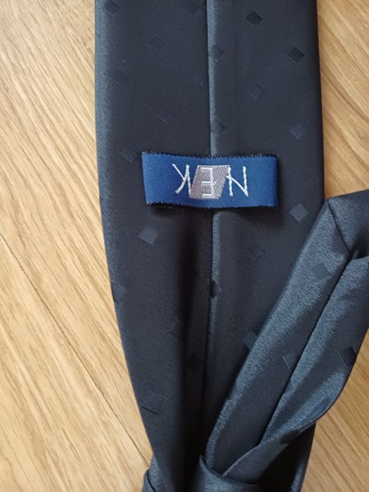 Sprzedam  zestaw  2 krawatów.