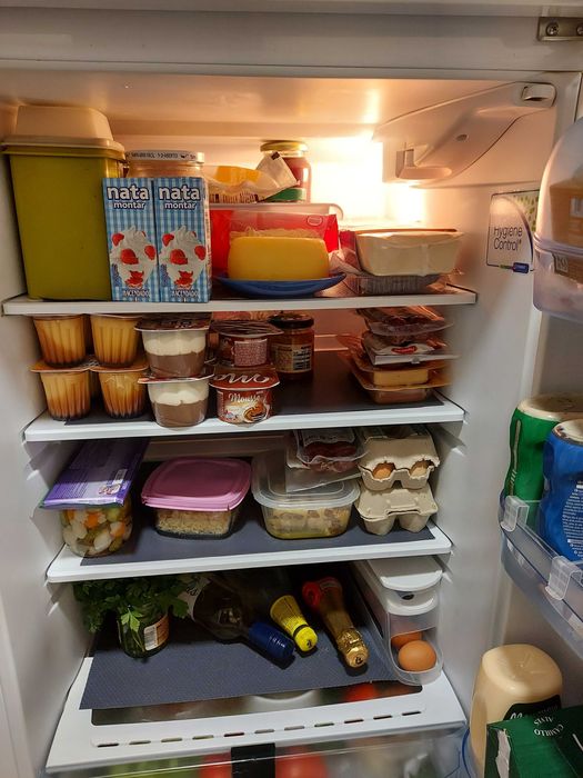 Frigorífico marca Indesit A+ em muito bom estado e a funcionar