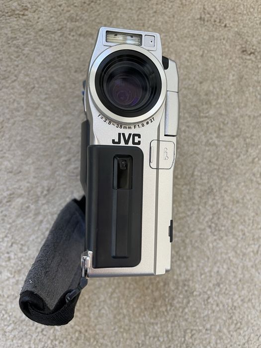 Відеокамера JVC
