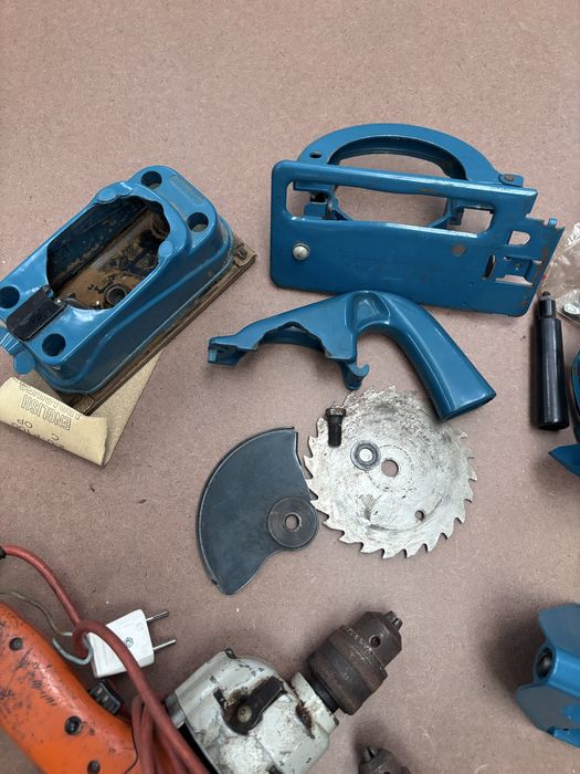 2 máquinas de furar e acessórios Black & Decker