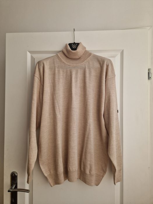 Beżowy golf sweter 100 % wełna