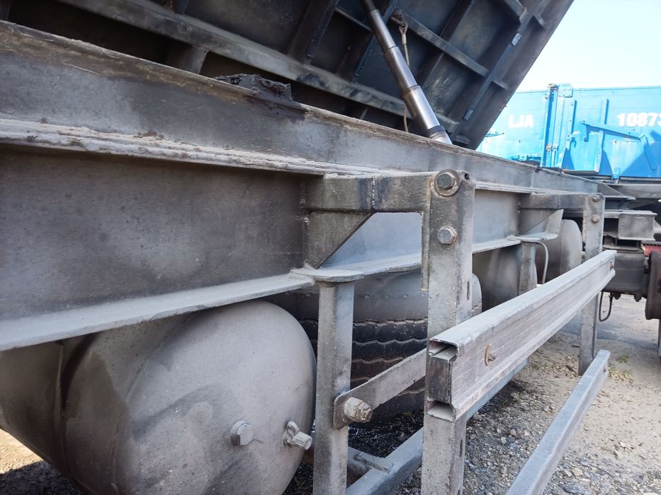 Przyczepa dwustronny wywrot