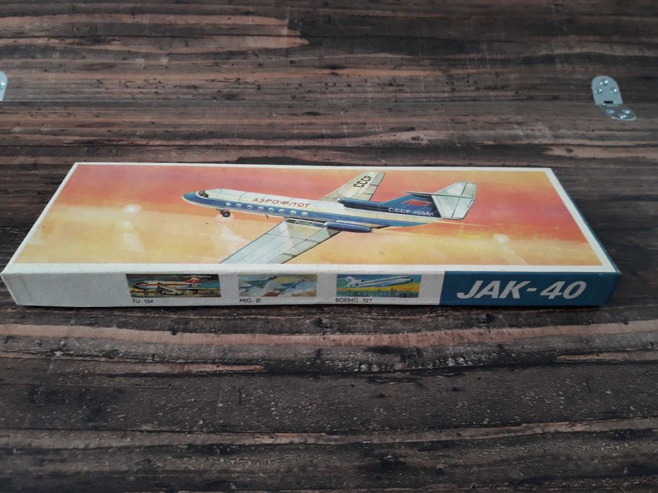 сборная модель самолета ЯК-40 ГДР