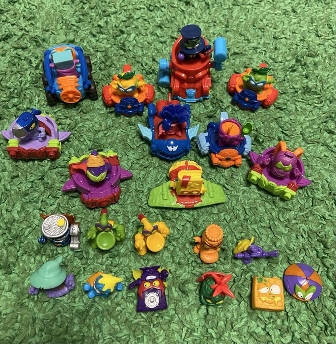 Super Zings 21 sztuk plus 10 podstawek pojazdów