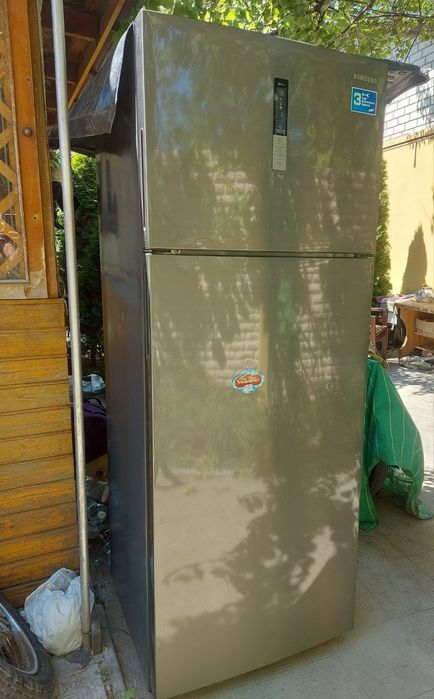 Холодильник Samsung