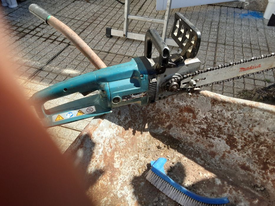 Vende motossera eletrica marca máquita à foncionare