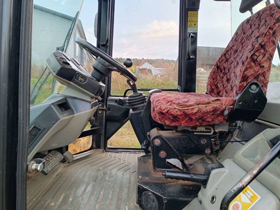 Фронтальний навантажувач CAT 906