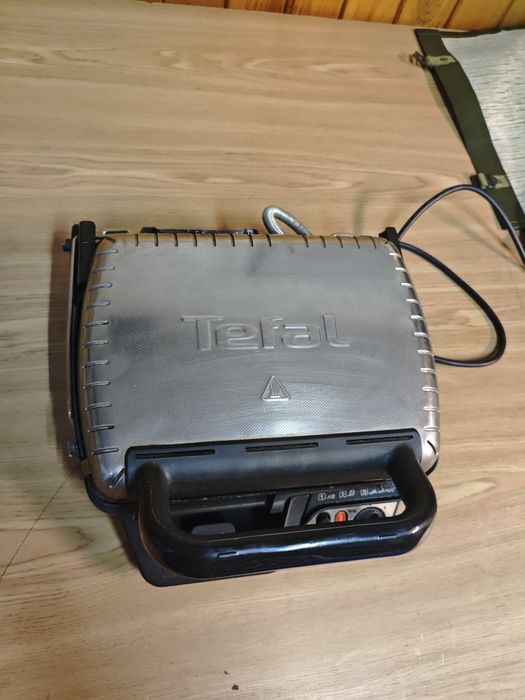 Grill elektryczny Tefal uszkodzony do wymiany termostat