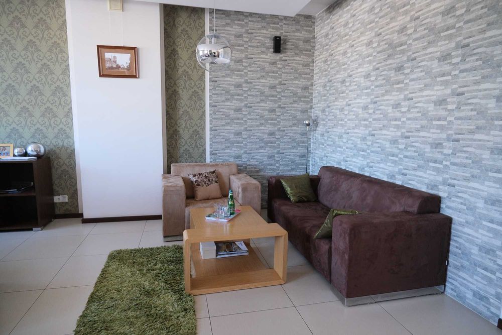 Wynajmę biuro (185 m2)  z magazynem (195 m2)