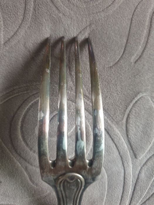 Duży widelec obiadowy.