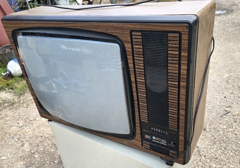 Kolorowy telewizor unitra zabytek