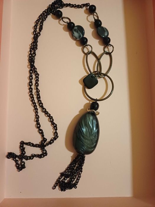 Damski naszyjnik dlugi wisiorek