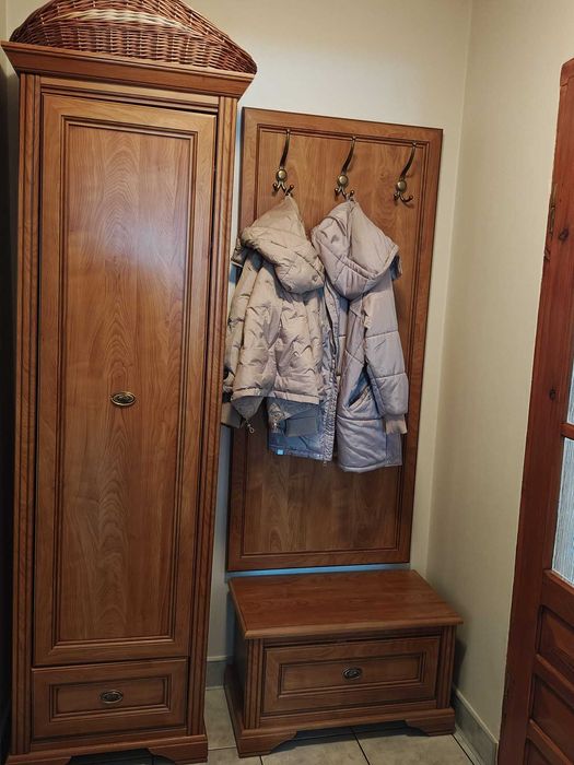 Meble na korytarz komoda, szafka, lustro, wąska szafa szuflada na buty