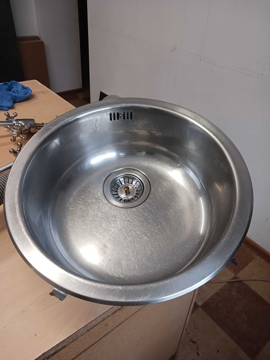 Okragły Zlew ikea z syfonem i baterią