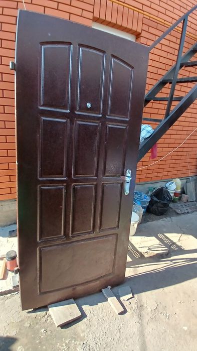 Двері вхідні б/у