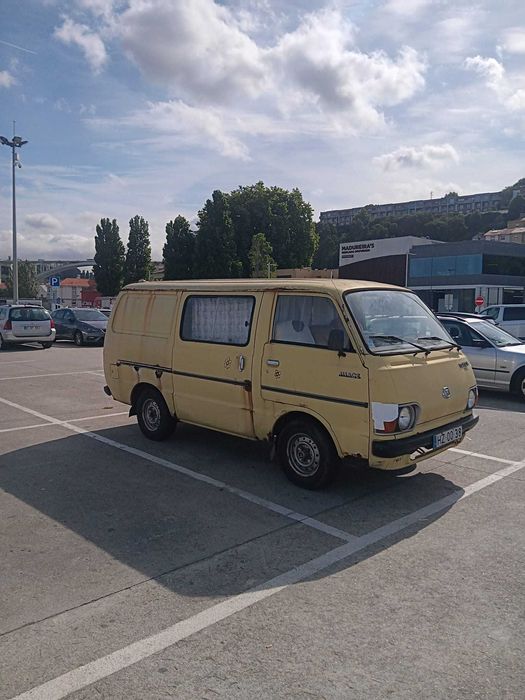 Vende-se carrinha Toyota Hiace (modelo 1981)